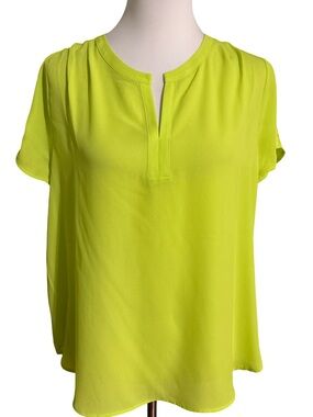 Pleione Lime Split-Neck Short-Sleeve Blouse